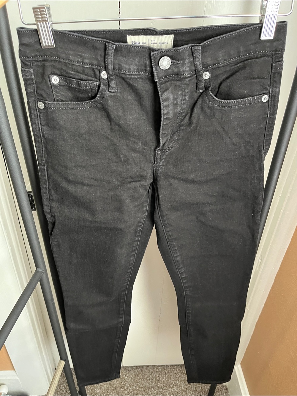 GAP women’s Skinny Jeans in Black